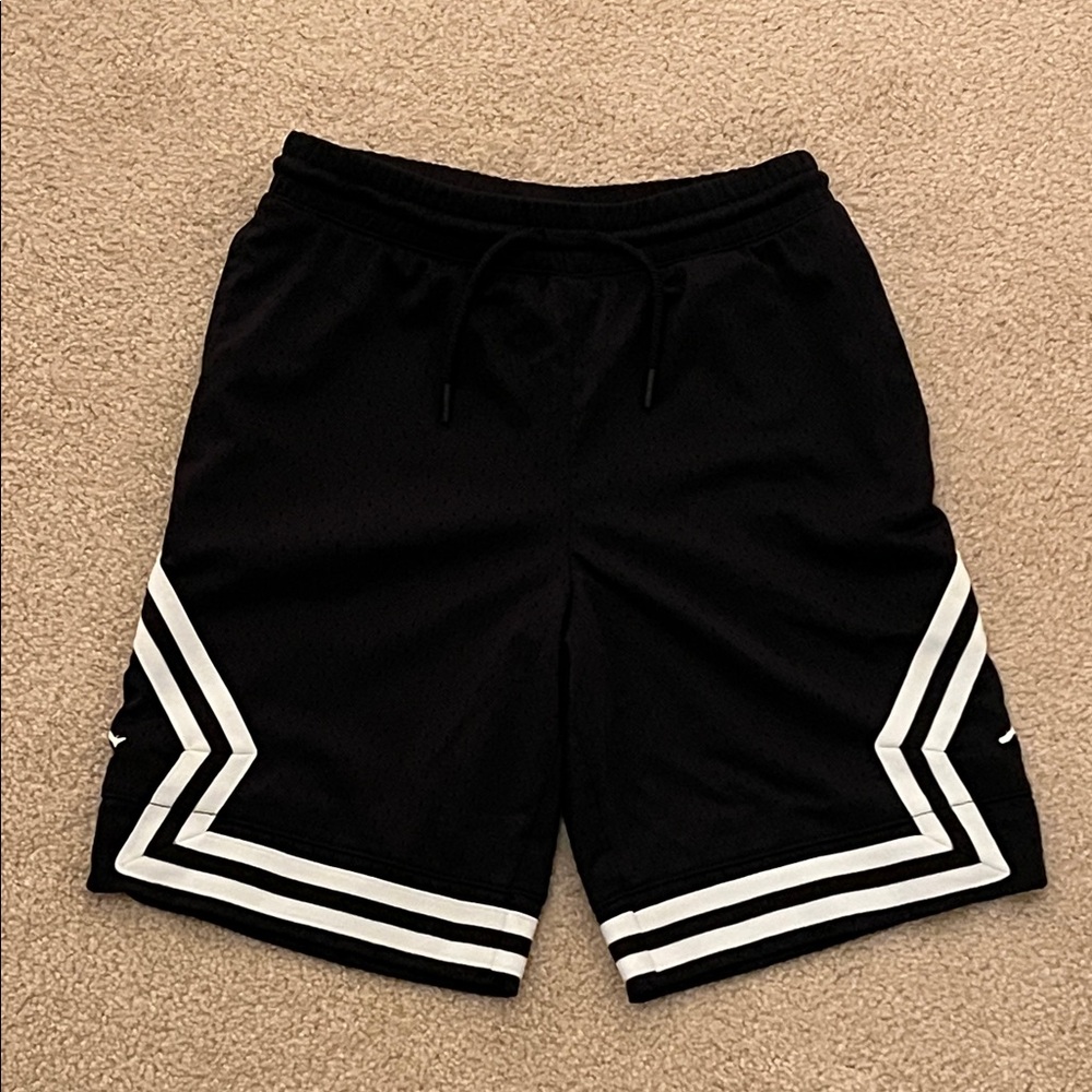 Jordan Boy’s Size Large Black and White Athletic Shorts